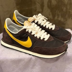 Never Worn!  Nike Waffle Trainer 2 - Size 12